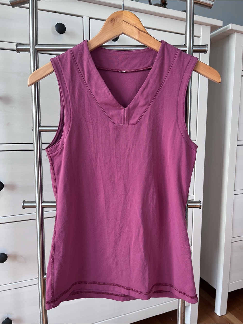 Lululemon Sleeveless V-Neck Women's Top in Dusty Rose
